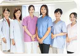 女性5名の集合写真