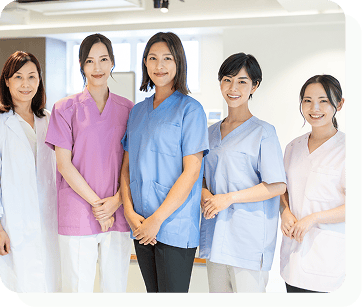 女性5名の集合写真