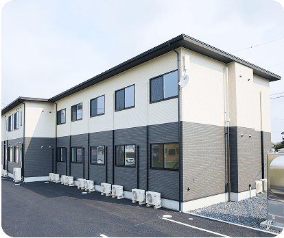 二階建て施設の側面外観